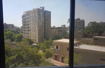 Apartment for rent in the highest streets of degla maadi street 200
fourth floor, it consists of 3 bedrooms 
including a master room 
with private bathroom
and 2 bathrooms and a kitchen 
and reception two pieces 
super lux finishing with appliances
and air conditioning.
concierge and lift service starting from the garage
 surveillance cameras and cleaning service inside the building
the lease term is not less than one year